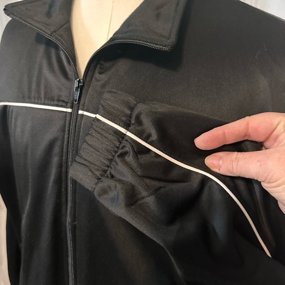 Tek Gear Black Track Jacket. Pockets. Men’s SZ Large. Full Zip.  White Stripe. - Picture 4 of 7